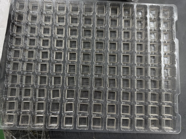 Plastic tray packaging
