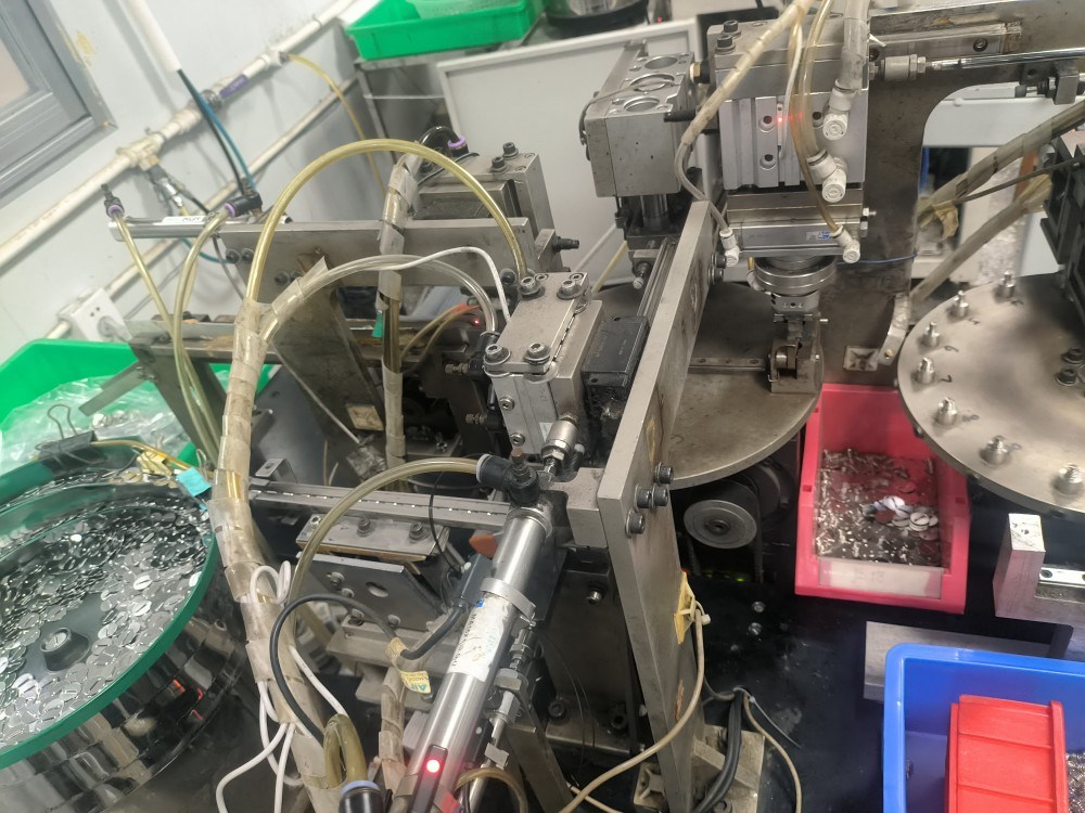 Automatic Riveting Machine